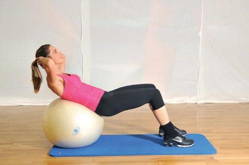 <p><b>9) EGZERSZLERNZDE DEKLK YAPIN </b></p>  Kendinizi mutsuz ve sinirli hissettiiniz zaman stres hormonu harekete geer ve kan ekeri seviyeniz der. Bu durumda cannzn tatl bir eyler yemek istemesi normaldir. Byle bir durumla kar karya kaldnzda spor yaparak kan ekeri seviyenizi kontrol altna alabilirsiniz. Spor eklinizi deitirebilir, ok ar egzersizler yapmak yerine yoga gibi daha hafif egzersizleri seebilirsiniz.