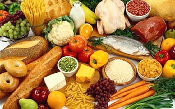 <p><b>3) A KALMAYIN </b></p>  Her gn ayn miktarda kalori alrsanz, daha yi hisseder ve daha fazla yemekten kanrsnz. Bir gn ok yiyip, ertesi gn a kalrsanz, kendinizi doymu hissetmezsiniz. Bu nedenle, her gn ayn sakilde yemeye zen gsterin.