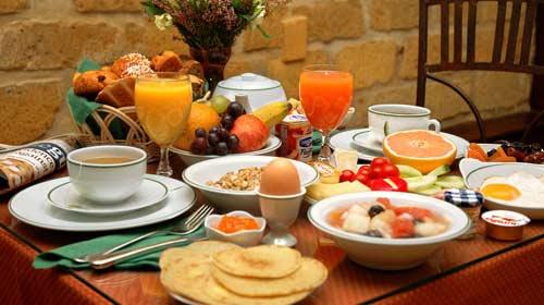 <p><b>25) KAHVALTI NEML </b></p>  nlerinizin miktarn kontrol altna almalsnz. Sabah kahvalts en ok yediiniz n olmal. nk kahvalt metabolizmanzn almasn salar.