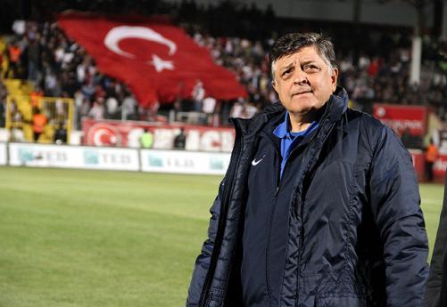 "Trkiyeye yabanc teknik direktr getirmeyin. Ben Trke anlatamyorum, onlar nasl anlatacak ?" <b>YILMAZ VURAL</b>