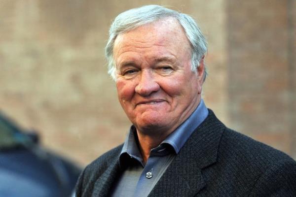 "Hayatm boyunca hakemler hakknda yorum yapmadm ve bu alkanlm bugn mamz yneten erefsiz iin bozmayacam." <b<RON ATKINSON</b>