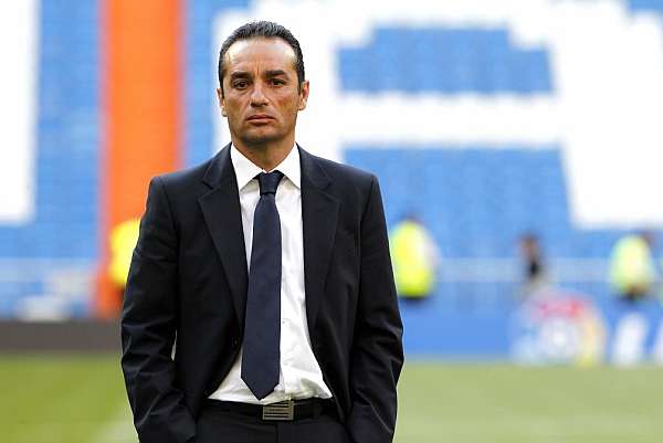 Muhabir: "Messiyi nasl durdurmay dnyorsunuz ?"   <p>Jose Luis Oltra: "Guradiola'dan Messi'yi oynatmamasn rica edeceiz."</p> <b> JOSE LUS OLTRA</b>