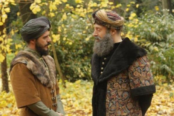 <p>Yz urd hke o meh aslna rc itdi Sedet ile hemn kurb-i Hazrete gitti</p>    <b>Gnmz Trkesi: </b>O ay [gibi parlak ehzade] yzn topraa koydu, aslna dnd. Mutlulukla abucak Allah'n huzuruna gitti.