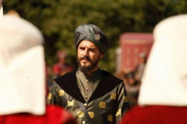 ehzade Mustafa'nn idam esnasnda kendisi de ordu mensubu bir asker olan Yahya Bey, hayatn tehlikeye atma pahasna, samimi hislerine tercman olan mehur mersiyesini yazmt