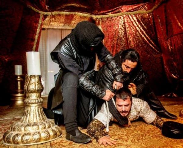 <p>Hakkaten sebeb-i rifat old dmen ana Nasbi olmasa tan m bu cfe-i dny</p>    <b>Gnmz Trkesi:</b> Gerekte dman onun ycelmesini salad. Bu dnya lei onun ksmeti olmasa buna alr m?