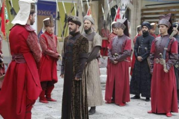 <p>Cinyet itmedi cn gibi anun cn Boguld seyl-i belya tagld erkn</p>    <b>Gnmz Trkesi:</b> O cani gibi cinayet ilemedi; [fakat kendi] can, bela selinde bouldu, erkn dald.