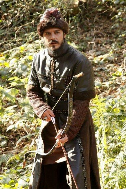 <p>Bunun gibi ii kim grdi kim iitdi aceb Ki oglna kya bir server-i mer-mereb</p>    <b>Gnmz Trkesi:</b> mer tabiatl bir hkmdar oluna kysn? Acaba byle bir ii kim grm, kim iitmitir?