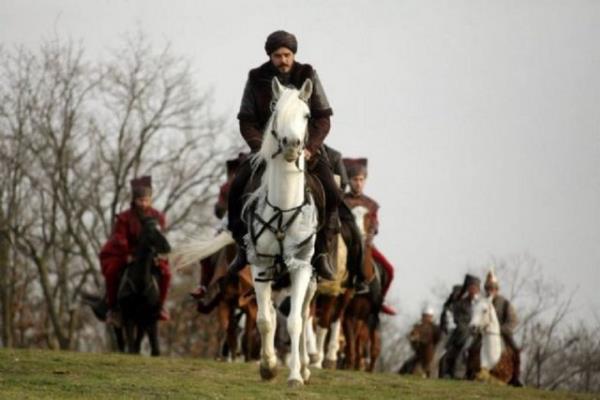 <p>Hayflar old ana iftir ile gitdi Huzr- Hakk'a d v sen ile gitdi</p>    <b>Gnmz Trkesi:</b> Ona ok yazk oldu, iftira ile gitti. Allah'n huzuruna dua ve vglerle gitti.