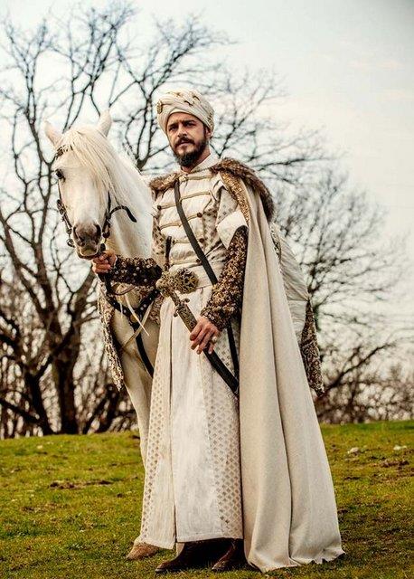 <p><b>MUHTEEM HATA</b></p>   te yandan Muhteem Yzyl'da ehzade Mustafa'nn idam sahnesinde yaplan bu hata dikkatlerden kamad.