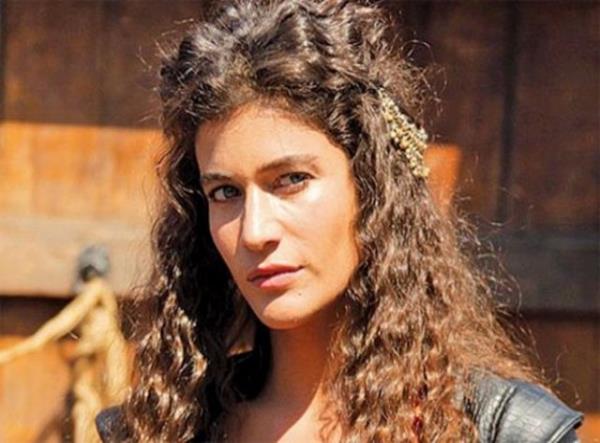 Mehmet Gnsr'un canlandrd ehzade Mustafa'nn lmnn ardndan etrafndaki karakterler de diziye veda etmeye balad