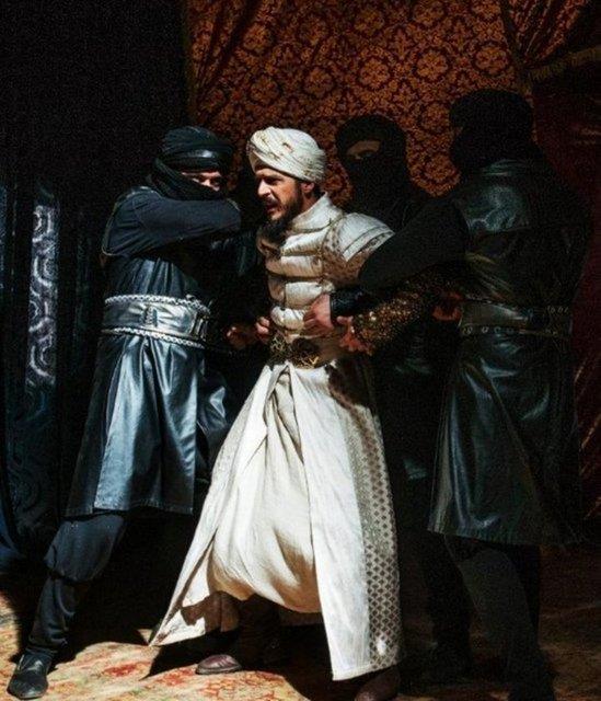 Kanuni Sultan Sleyman'n ota- hmayunu 700 metrekarelik alana birbiriyle balantl bir ana adr,  oda eklinde hazrland.