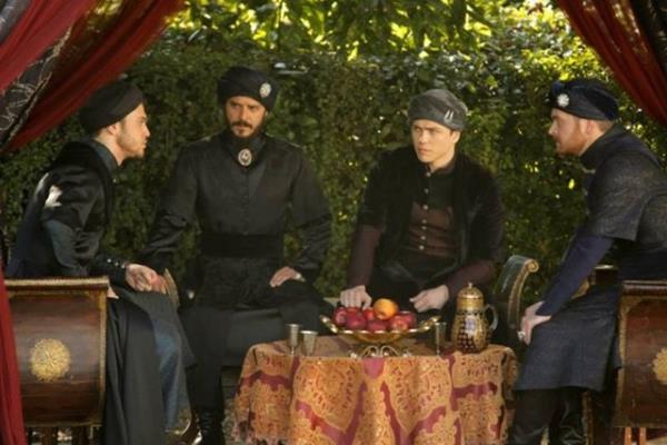 Bu yzden Cihangir'in en sevdii kardei z kardelerinden biri deil, Mahidevran Sultan'dan doan ehzade Mustafa oldu.