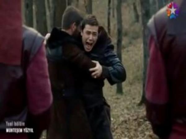 En byk dayana ve byk bir sevgi besledii aabeyini kaybetmenin acs gnden gne derinleti.