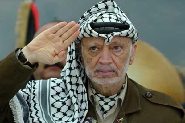 <b>YASER ARAFAT:</b> Yaser Arafat, 20 Ekim 2004 tarihinde mide arsyla kvranmaya balad. Mide hastal artnca Fransa'ya tedavi iin gitti. 9 Kasm 2004'te Arafat beyin kanamas geirdi. 11 Kasm'da hayatn kaybetti. Onun da lmnden sonra mezar ald. Zehirlendiine dair pheler vard. lmnden 8 yl sonra mezar alarak inceleme yaplmaya baland.