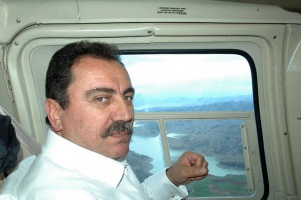 <b>MUHSN YAZICIOLU:</b> 29 Mart 2009'da yaplacak yerel seime bir hafta kalmt. Vakitten tasarruf iin helikopter kiraland. 25 Mart 2009'da Kahramanmara'tan Yozgat'a dnerken helikopter daa aklarak dt. Uzun sre enkaza ulalamad. 28 Mart Cumartesi gn enkaz kyller buldu. Yazcolu ve beraberindekiler hayatn kaybetmiti. Yazcolu'nun kaza m yoksa suikast sonucu mu helikopterin dt hl tartma konusu.