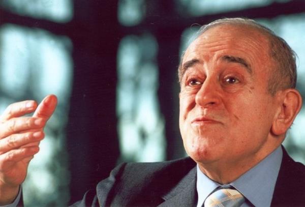 <b>SAKIP SABANCI:</b> Sakp Sabanc 30 Mart 2004 tarihinde aniden rahatszlanarak hastaneye kaldrlmt. lk yaplan aklamada rahatszlnn sebebinin souk algnl olduu belirtilmiti. Sabanc, kalp ve bbrek rahatszlklarnn ardndan kansere yakalanmt. Sabanc 10 Nisan 2004 Cumartesi gn vefat etti..