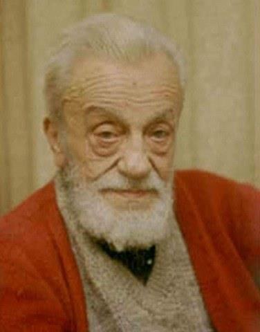 <b>NECP FAZIL KISAKREK:</b> 25 Mays 1983 gn Ksakrek fenalat. Ksakrek, yattktan hemen sonra, "Bana Kur'an oku" dedi. Olu babasnn son vazifesini yerine getirdi. Sure henz bitmeden Necip Fazl Ksakrek ehadet getirmeye balad ve olunun kollarnda son nefesini verdi