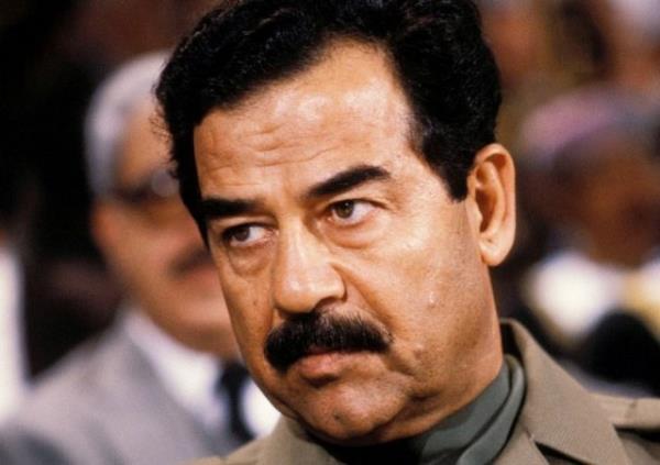 <b>SADDAM HSEYN:</b> ran ve Kuveyt'e saldrd. Krfez sava kt. Amerika Irak' igal etti. Saddam gvenli blgeye kat ama yakaland. Sonra herkesin gz nnde idam edildi.