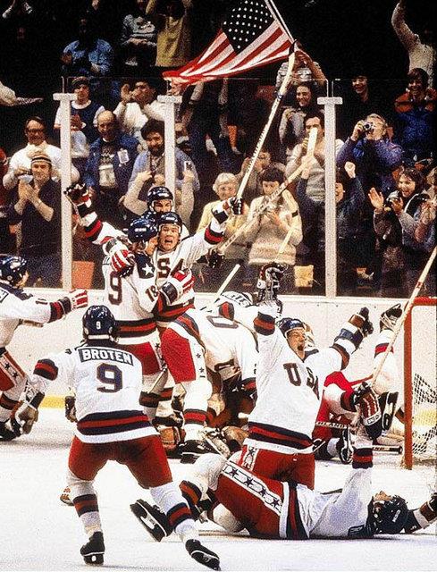 mkansz denilen ey gerek oldu. ABD Buz Hokeyi Takm, 1980 Olimpiyat Oyunlar?nda Sovyetler Birlii?ni Mike Eruzione?nin golyle 4-3 malup etti. te bu olaanst man ardndan yaanan sevin an...