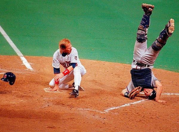 1991 Dnya Serisi ilk manda Atlanta Braves formas giyen Greg Olson'un topu yakalamaya alrken ba st dt pozisyon...