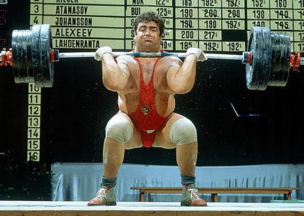 Rus Vasily Alexeyev, 1969 Dnya Halter ampiyonas'nda silkmede arlk kaldrrken... Alexeyev, 1970 ile 1977 yllar arasnda 80 dnya rekoru krd.