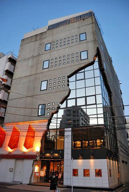 27. Tokyo'da bulunan "Ebisu East Gallery"