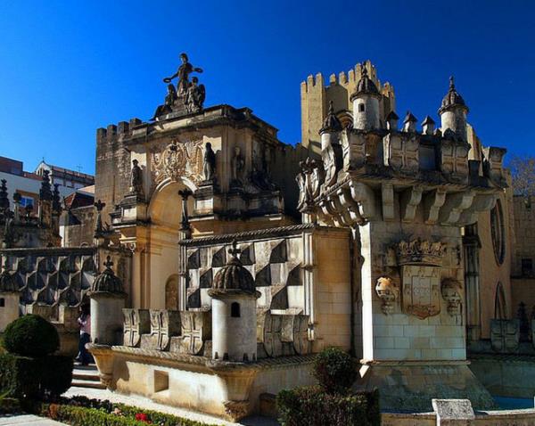 <p><b>38. Portugal dos Pequenitos - Coimbra, Portekiz </b></p>  Bu mekan Portekiz'deki nemli yerlerin minyatrlerinin bulunduu bir tema park. Tm lkedeki tarihi eserlerin replikalarn burada bulabilmek mmkn.