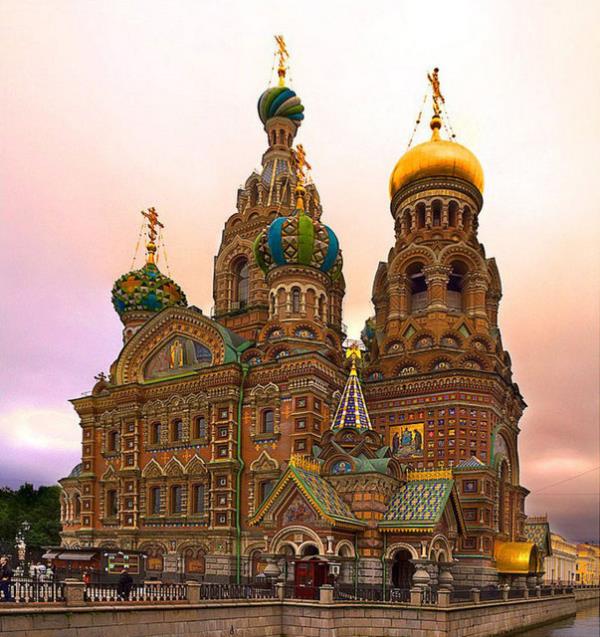 <p><b>34. Savior on Spilled Blood Kilisesi - Saint Petersburg, Rusya </b></p>  Hayatnz boyunca bu kadar renkli bir bina daha gremezsiniz. Ayrca Saint Petersburg'da Catherine Saray, Amber Odas gibi yerleri de ziyaret edebilirsiniz.