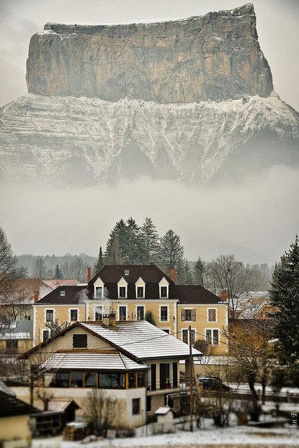 <p><b>28. Chichilianne-Rhone Alpes, Fransa </b></p>  Nefes kesen Mont Aiguille Da'na bakyorsunuz.