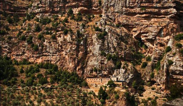 <p><b>19. Quadisha Vadisi - Becharre ve Zgharta leleri, Lbnan </b></p>  Qadisha vadisi dnyann en nemli erken Hristiyan manastr yerleimlerinden biridir. Ayrca Jeita Grotto, Byblos ve Beyrut'a da ok yakn.
