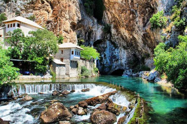 <p><b>26. Blagaj - Bosna Hersek </b></p>  Buraya gittiinizde Bosna Hersek'in en byk ve en eski kenti olan Mostar' ziyaret etmeyi unutmayn.