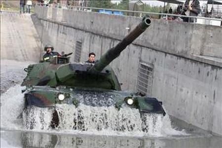 LEOPARD 2A4 TANKI MODERN�ZASYONU ASELSAN, Leopard 2A4 tank� modernizasyonunu ger�ekle�tirdi ve ad�n� ''Leopard 2 Next Generation'' koydu. Leopard 2A4'�n t�m elektronik, elektro-optik, elektro-mekanik ve elektro-hidrolik sistemlerini, yeni geli�tirilmi� son teknoloji �r�n� sistemlerle de�i�tirdi. Bu da tanka d�nya �zerinde bulunan di�er ana muharebe tanklar�na g�re performans ve �m�r boyu maliyet konular�nda k�yaslanamaz bir �st�nl�k kazand�rd�.