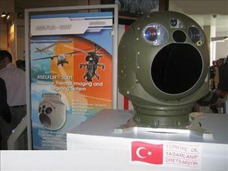 ASELFLIR-300T Aselsan taraf�ndan geli�tirilen sistem, kullan�c�ya pilotaj/seyr�sefer, ke�if, hedef tespit/te�his ve tan�ma, �oklu hedef takibi, hedef i�aretleme, hedef konum belirleme kabiliyetleri sa�layan �ok ama�l� bir g�r�nt�leme ve ni�angah sistemidir. Teknolojideki en son geli�melerin kullan�ld��� tamamen �zg�n bir �r�n olan bu sistem, stabilizasyon, g�r�nt� kalitesi ve otomatik hedef takip algoritmalar� gibi bir�ok �zellikleri ile d�nya �zerindeki say�l� ni�angah sistemlerinden biridir.