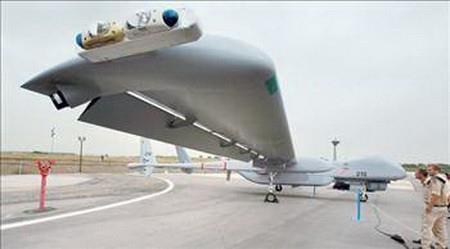 ASELFLIR-300T TEKN�K �ZELL�KLER�: Y�ksek ��z�n�rl�kl� 576x7 Odak D�zlemli Dizin Dedekt�r Geli�mi� G�r�nt� ��leme Teknikleri 4-eksen Jiroskopik Stabilizasyon Renkli/Siyah-Beyaz G�r�nt� �zerinde �oklu Hedef Takibi MIL-STD-1553 / RS-422 veriyollar� ile di�er ekipmanlar ile haberle�me Seyr�sefer Kabiliyeti sa�layan Geni� G�r�� A��s� Y�ksek menzil performansl� ve Y�ksek ��z�n�rl�kl� Uzaktan Te�his Kameras� Pilotaj/operator y�k�n� azaltan otomatik g�r�nt� modlar�...