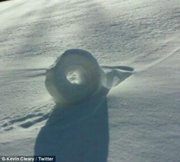 ehrin her tarafnda binlerce silindir eklinde devasa kar toplar olutu...