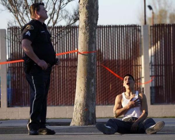 Gen adam kardeinin cansz bedenini yeni grr.