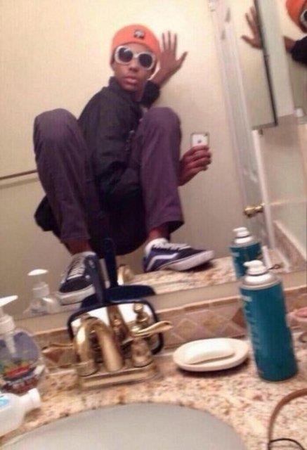 Sosyal paylam sitesi Twitter'da #SefieOlympics etiketi altnda, internetin en garip ve komik selfie fotoraflar toplanyor.