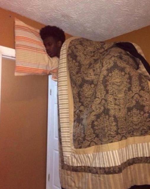 Getiimiz Kasm aynda, ngiltere'nin saygn niversitelerinden Oxford, "Bir kiinin telefon kullanarak kendi fotorafn ekmesi" anlamna gelen "selfie"yi 2013 ylnn szc ilan etmiti.