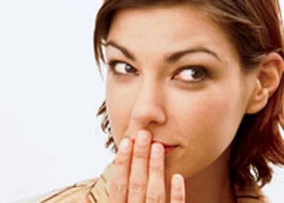 17. Kahkaha atarken eliyle a�z�n� kapatan k�zlardan.