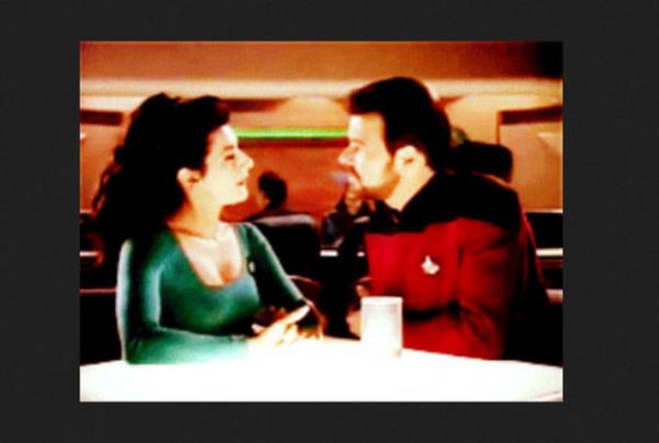 <p><b>1. "Konu�mam�z laz�m" ile ba�layan c�mlelerden. </b></p>  Bu c�mle s�zlanman�n ilk sinyali olarak beyinlerine yer etmi� durumda.