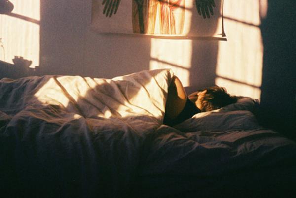 05.00 Stres hormonu bizi faaliyete geiriyor ve gndz deerinin tam 6 katna kyor. Vcudumuz harekete geiyor kaybolan enerji yeniden geri geliyor. Gelsin, yeni bir gn balyor.