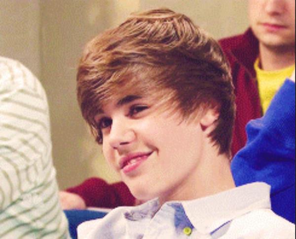 <p><b>8. Arkadalarm sana ksa san daha ok yakacan sylyor </b></p>  Sevgiliniz yal, kepekli, ular fra gibi olmu salarnz kestirmenizi istiyor, bizden sylemesi.