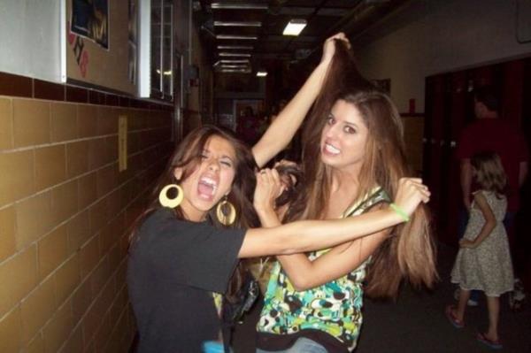 <p><b>14. Yok canm neden kskanaym ki, neticede o senin lise arkadan </b></p>  Dev yalan. Herhangi bir yolla, watsapp, skype, SMS, toplant, telefon, vs. bahsedilen kz ile iletiime geerseniz kyamet kopacan garanti ederiz.