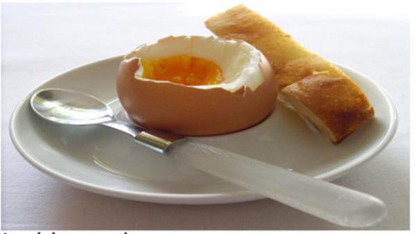 Yumurta ak proteinlerinin fom oluturucu ve bu yolla kabarmay salayc zellii vardr. Bu nedenle kek hazrlamada doal kabartc olarak tercih edilmektedir.