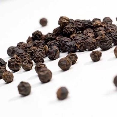 Birka top karabiberi aryan blgeye koyun ve biraz bekleyin. Tkrkle karan biber, bir sre sonra ary kesmeye yardmc olur.