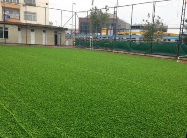 Bir kii fazlayz; ilk devre bizden ikinci devre sizden oynasn.