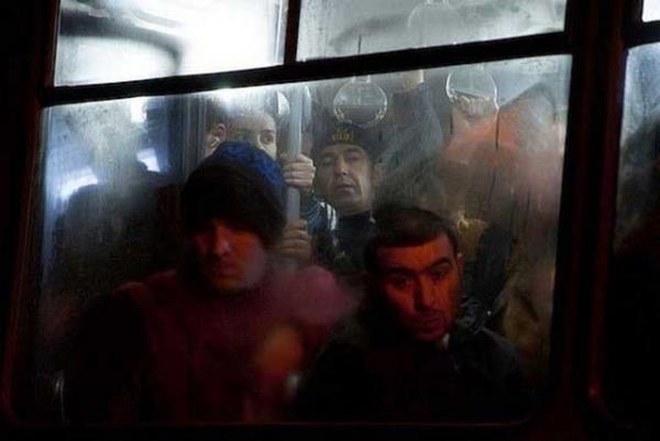 Kafasn cama yaslayp araba hayali kuran adam