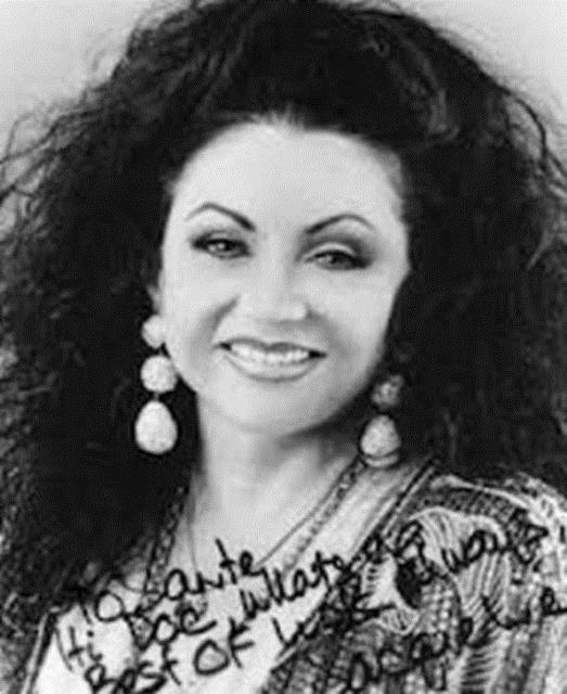 Stallone'nin estetik mdahalesiz fotoraf yok gibi.