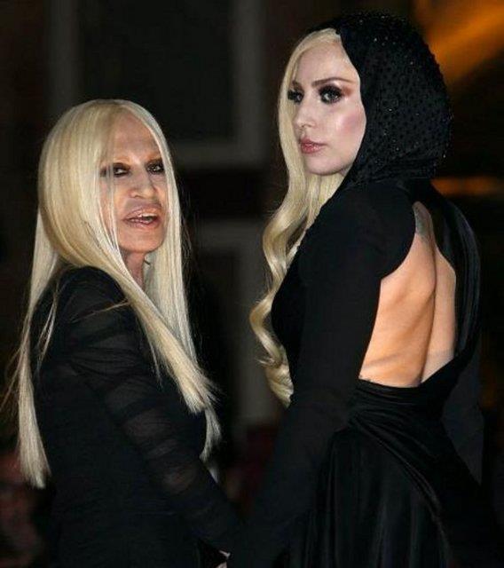 Donatella Versale son olarak geen ay Lady Gaga (sada) ile birlikte byle grntlendi.