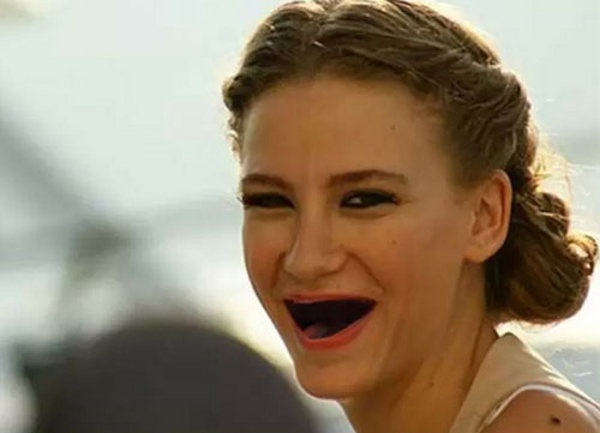 Yeteneklerinin yan sra grntleriyle de milyonlar peinden srkleyen mzik ve sinema dnyasnn en tannm isimleri gzel bir glten, daha dorusu inci gibi dilerden mahrum olsalard nasl grnrlerdi? Sorunun cevabn merak edenler iin nl isimlerin disiz fotoraflarndan oluan bir albm derlendi...